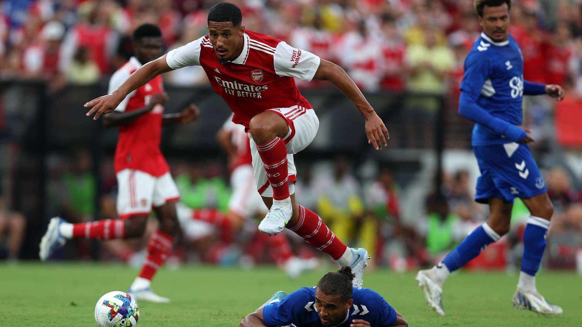 競爭激烈的 競爭激烈的